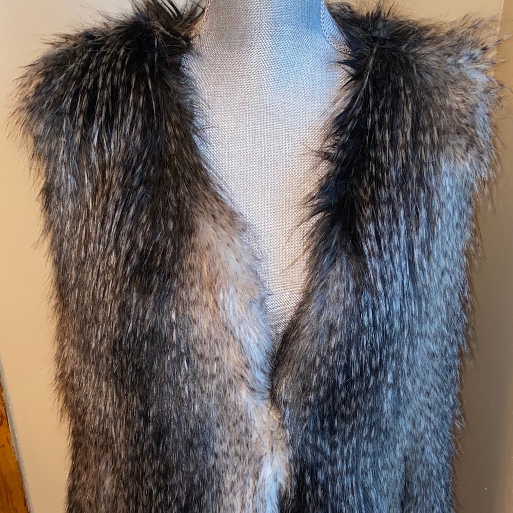 Via Spiga Vest‎ - Picture 2 of 5